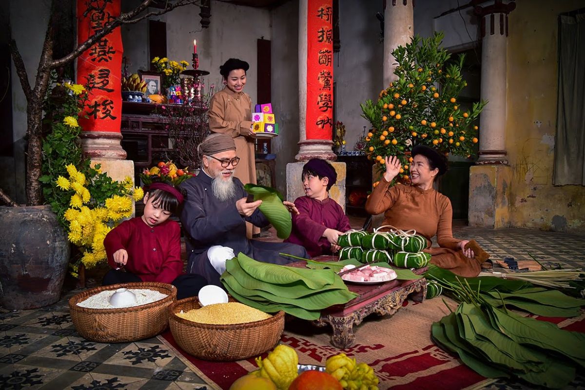 authentic-tet-experience-making-banh-chung